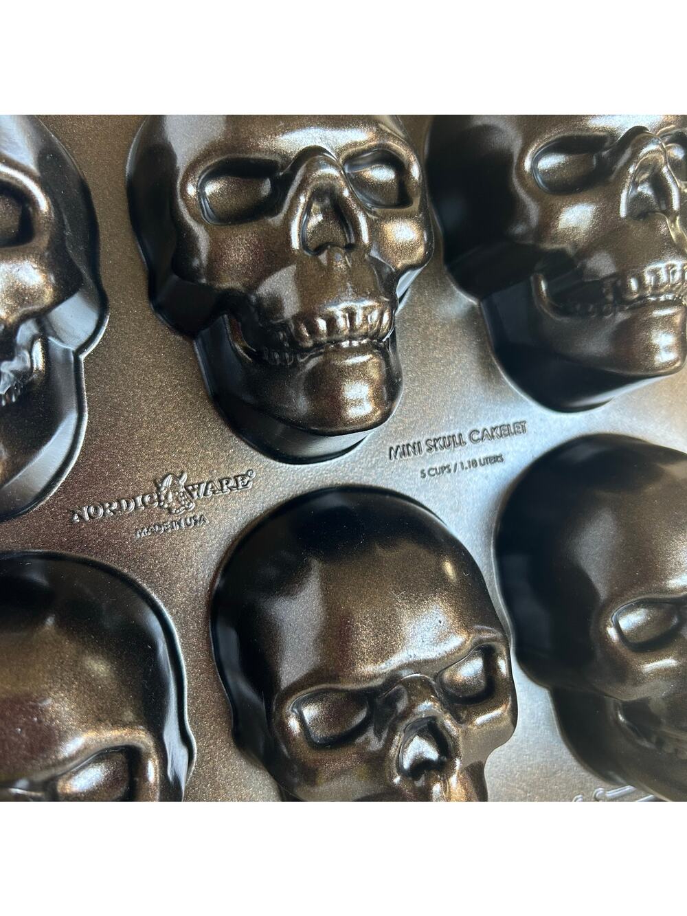 Nordic Ware Haunted Skull Cakelet Pan 6 Cavity Cast Aluminum Halloween Baking